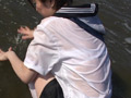 濡れて透けるセーラー服と下着 サンプル画像7