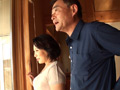 中高年夫婦が再び燃え上がる濃厚な接吻と絡み合う性交