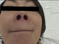 素人女性がカメラの前で鼻クソをほじってしまいました