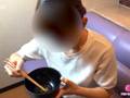 メガネの美女が飲尿食ザー初体験！