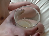 【飲尿・飲精】精子と尿を混ぜてコップでゴクゴク！
