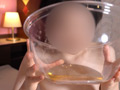 真面目な彼女が人知れず挑戦した初飲尿一部始終！