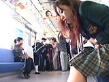 通学中に公然羞恥 ゲロリスト女子○生