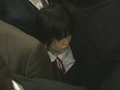 超満員電車で身動きが取れない美女に射精