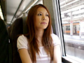 露出狂女が電車内指ズボオナニーでイキまくり