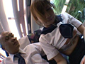 対面座席で脚を絡ませても抵抗しない女子○生3