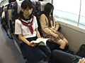 対面座席で脚を絡ませても抵抗しない女子○生3