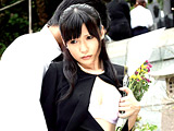 葬儀場で誘惑にのってしまった不謹慎な喪服美女3