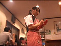 接客中に顔を紅潮させながら感じまくるバイト娘3
