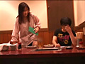 接客中に顔を紅潮させながら感じまくるバイト娘3