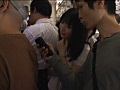 満員電車で痴○されガニ股でイキ続ける痙攣女3