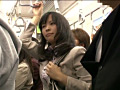 満員電車で痴○されガニ股でイキ続ける痙攣女4