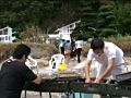 キャンプなのに父親達を勃起させてしまう巨乳奥さん