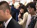 満員電車で胸が密着してしまう女は痴○されても拒めない5
