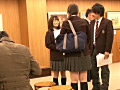 美術館で白い本気汁を恥ずかしいほど垂れ流す敏感娘