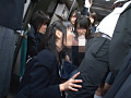 登下校中に腰をフリ通学バスSEXにハマる女子○生