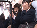 登下校中に腰をフリ通学バスSEXにハマる女子○生