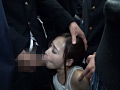 暴走する男子校生の痴○を止められず濡れてしまう巨乳妻