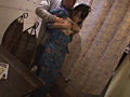 接客中に顔を紅潮させながら感じまくるバイト娘11