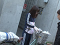 接客中に顔を紅潮させながら感じまくるバイト娘 看板娘