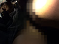 腰をひねり絶頂を拒み続ける女子○生の失禁がまん顔
