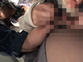 腰をひねり絶頂を拒み続ける女子○生の失禁がまん顔