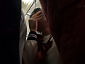 腰をひねり絶頂を拒み続ける女子○生の失禁がまん顔