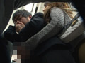 満員電車の2両目に潜むちんヌキ痴○女を追え！2