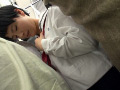 腰をひねり絶頂を拒み続ける女子○生の失禁がまん顔2