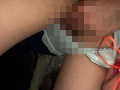腰をひねり絶頂を拒み続ける女子○生の失禁がまん顔2