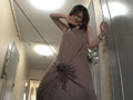マキシワンピ越しの固定バイブにイキ漏らす痙攣女2