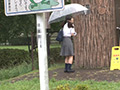 リードを引っ張られガニ股でイキ漏らすJK2