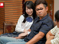 叔父さんの膝の上でこっそりチ○ポ挿入そのまま中出し