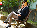 痴○師にパンストの中で手マンされ潮を吹きまくる女