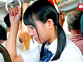 満員バスで制服越しに乳揉み痴○される巨乳女子○生8