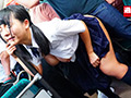 満員バスで制服越しに乳揉み痴○される巨乳女子○生8