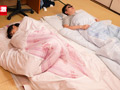 妹が布団の中で丸まってオナニーしていて堪らない…