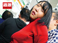 夫の横で痴○され腰をクネらせ発情した妻はイキまくる