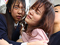 身代わりママ痴○ 娘を抱きしめ守りながらも○られた母