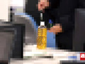 真面目な同僚に媚○を飲ませ早退させて…