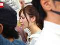 乳首いじり○○され電車内でレズイキさせられた美乳女