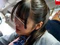 満員バスで制服越しに乳揉み痴○される巨乳女子○生19