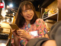 顔を紅潮させながら感じまくる娘15 居酒屋の色白娘