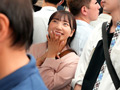 頑なに乳首を隠す巨乳女子の両手が感じてオイル揉み