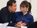 倉庫勤務中でも拒めずやらせてくれる地味巨乳パート妻2