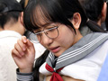 対面羞恥でベロキス発情娘6 お漏らしメガネJ○