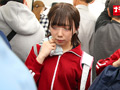 通学電車で突然ジャージをずり下げられるスポーツ女子
