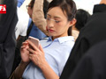 母乳搾り電車 推定Fカップ美熟妻 サンプル画像1