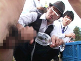 ゲイミルク牧場 ゲイミルクを生搾り