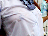 女子○生の透け乳首見えちゃった！